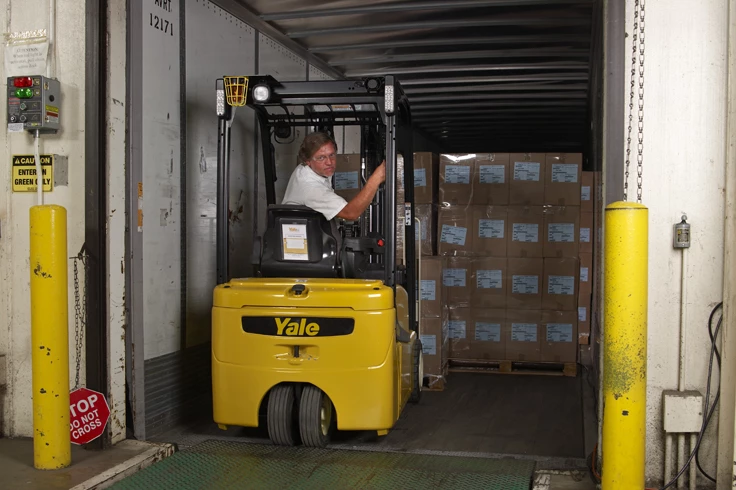 Energy efficient 3 Wheel Electric Counterbalance Forklift | Yale ERP030-040VT 