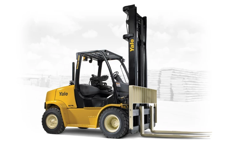 Pneumatic tire counterbalance forklift for demanding outdoor applications