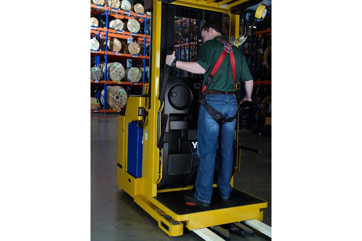 Electric order picker  Medium and high lift warehouse order picker